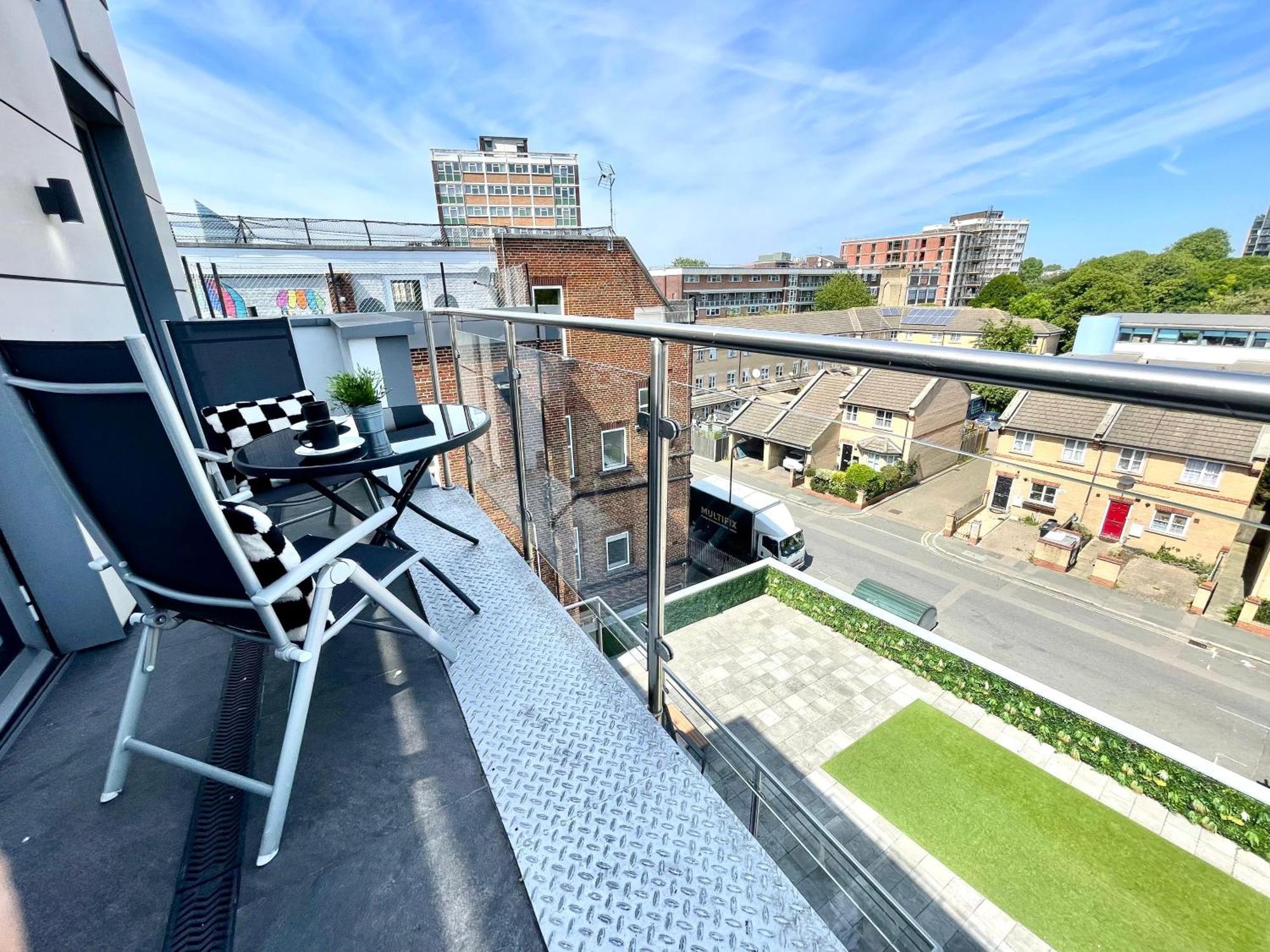 Contemporary With Private Terraces In Shoreditch, Hoxton, Islington Londra