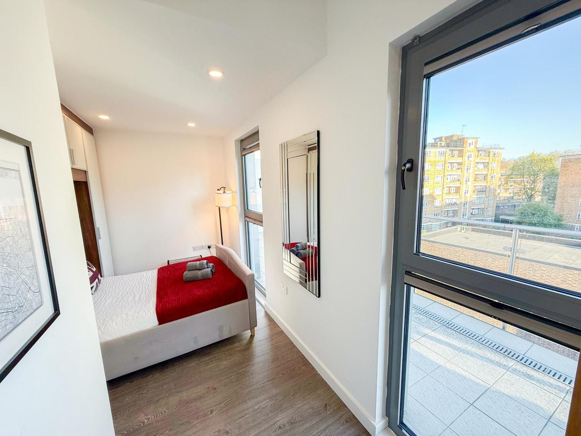 Contemporary With Private Terraces In Shoreditch, Hoxton, Islington