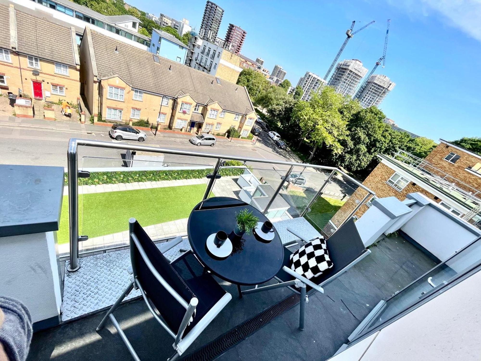 Contemporary With Private Terraces In Shoreditch, Hoxton, Islington * London