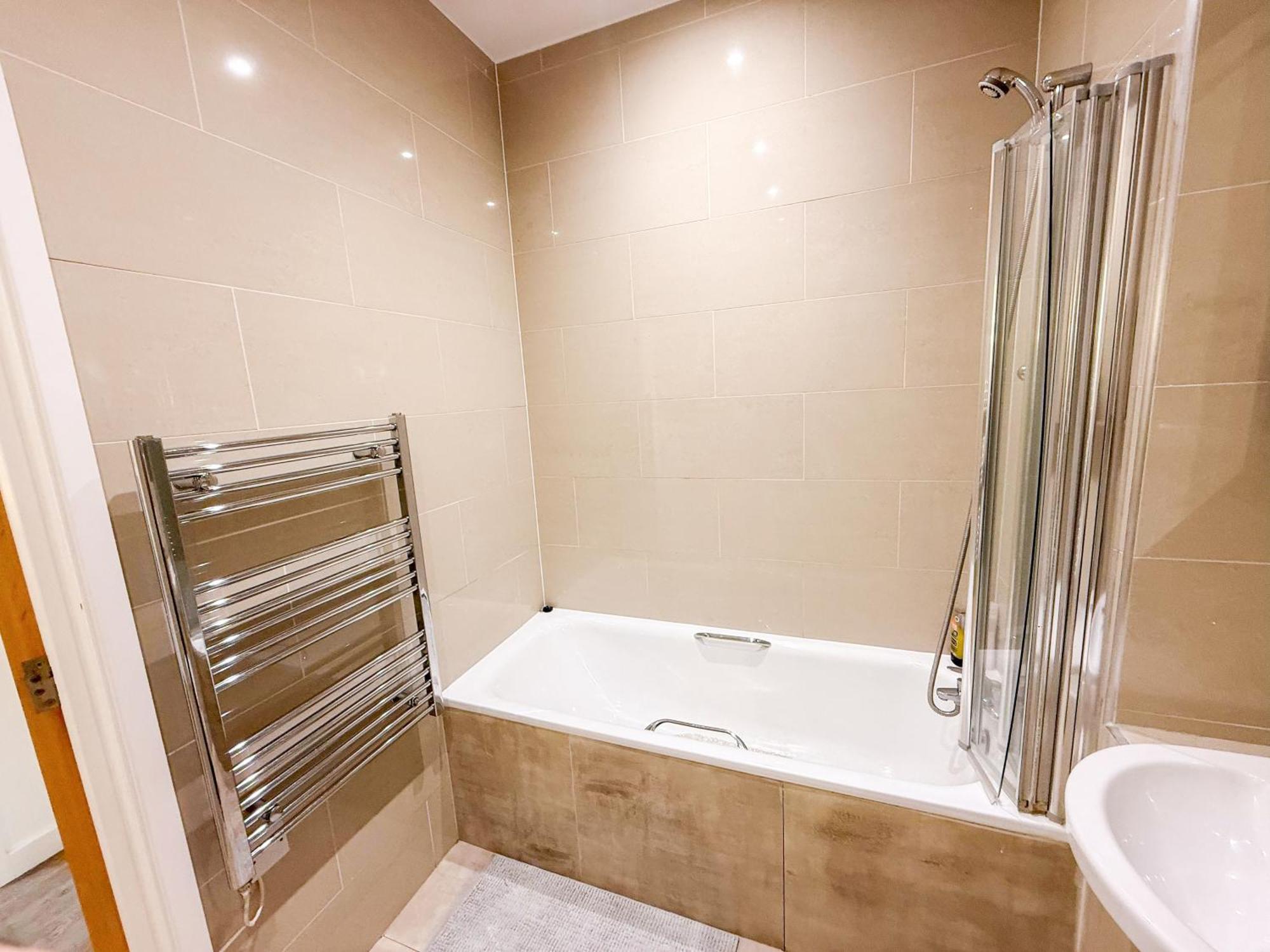 Contemporary With Private Terraces In Shoreditch, Hoxton, Islington Apartment *