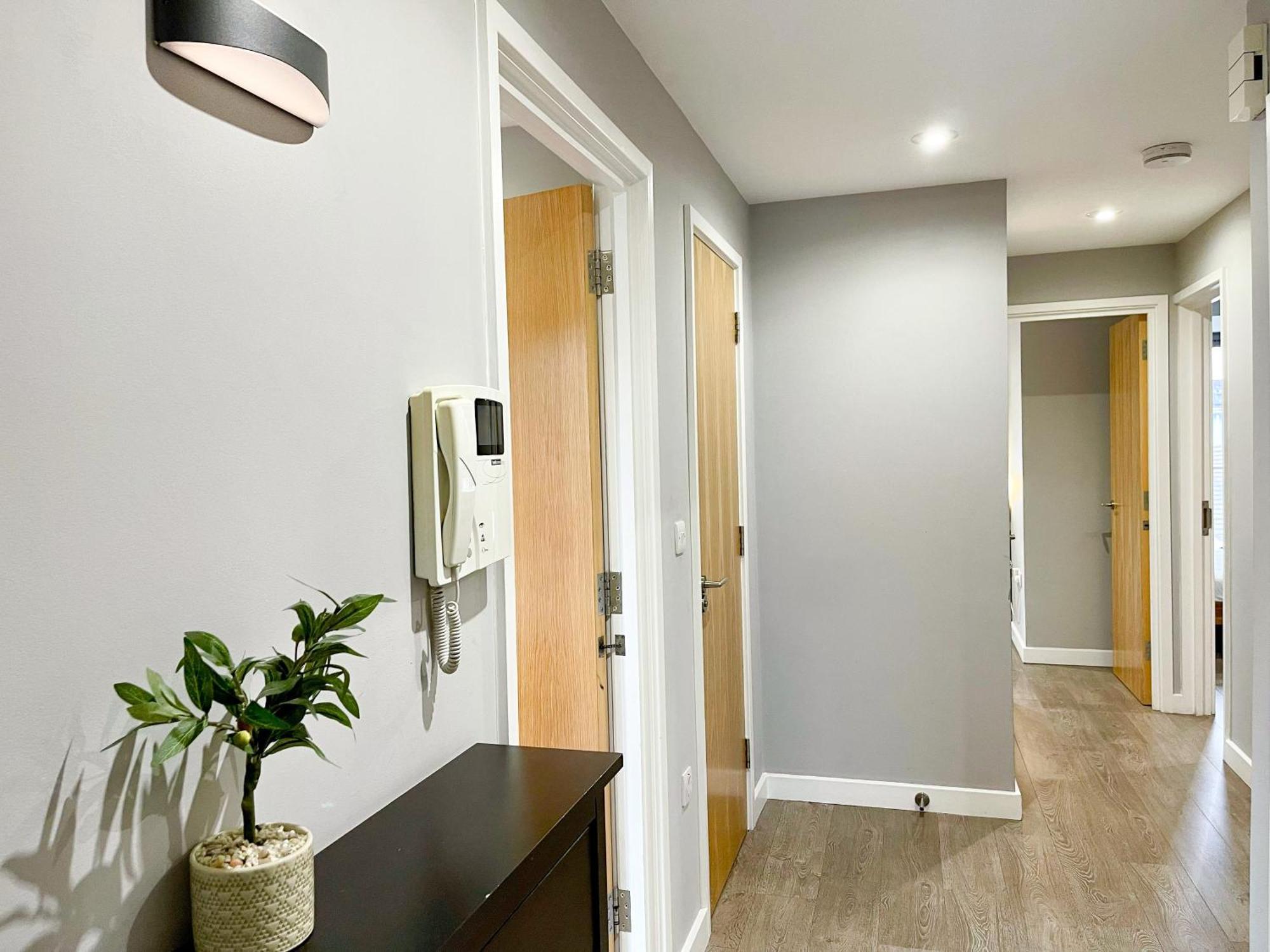 Apartment Contemporary With Private Terraces In Shoreditch, Hoxton, Islington *