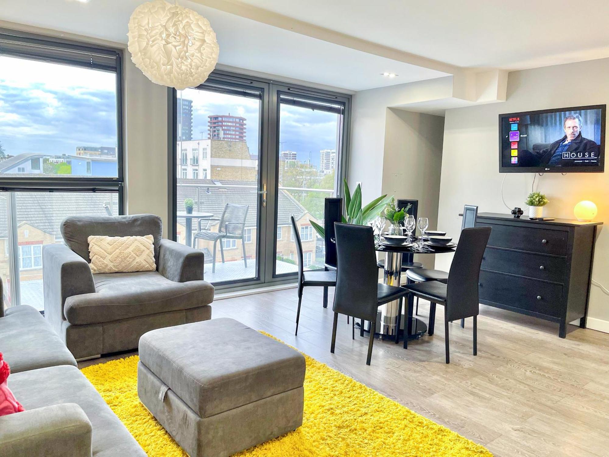 Contemporary With Private Terraces In Shoreditch, Hoxton, Islington Apartment